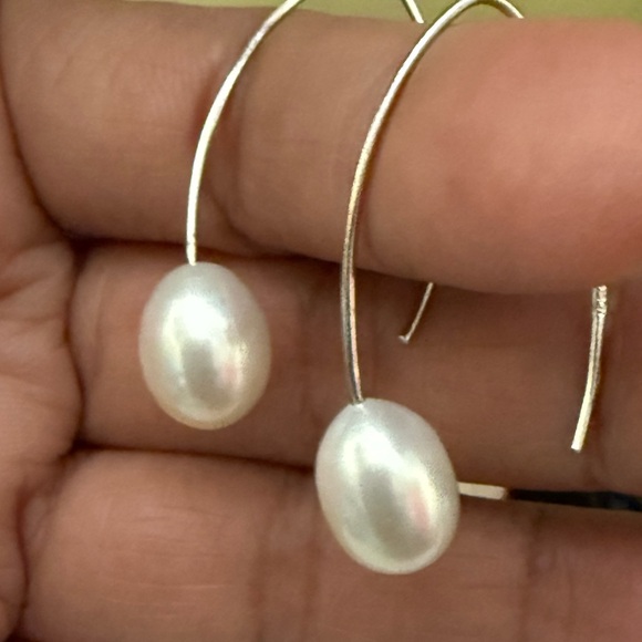 Sterling silver Jewelry - Elegant fresh water Pearl silver earring . White color. 10mm